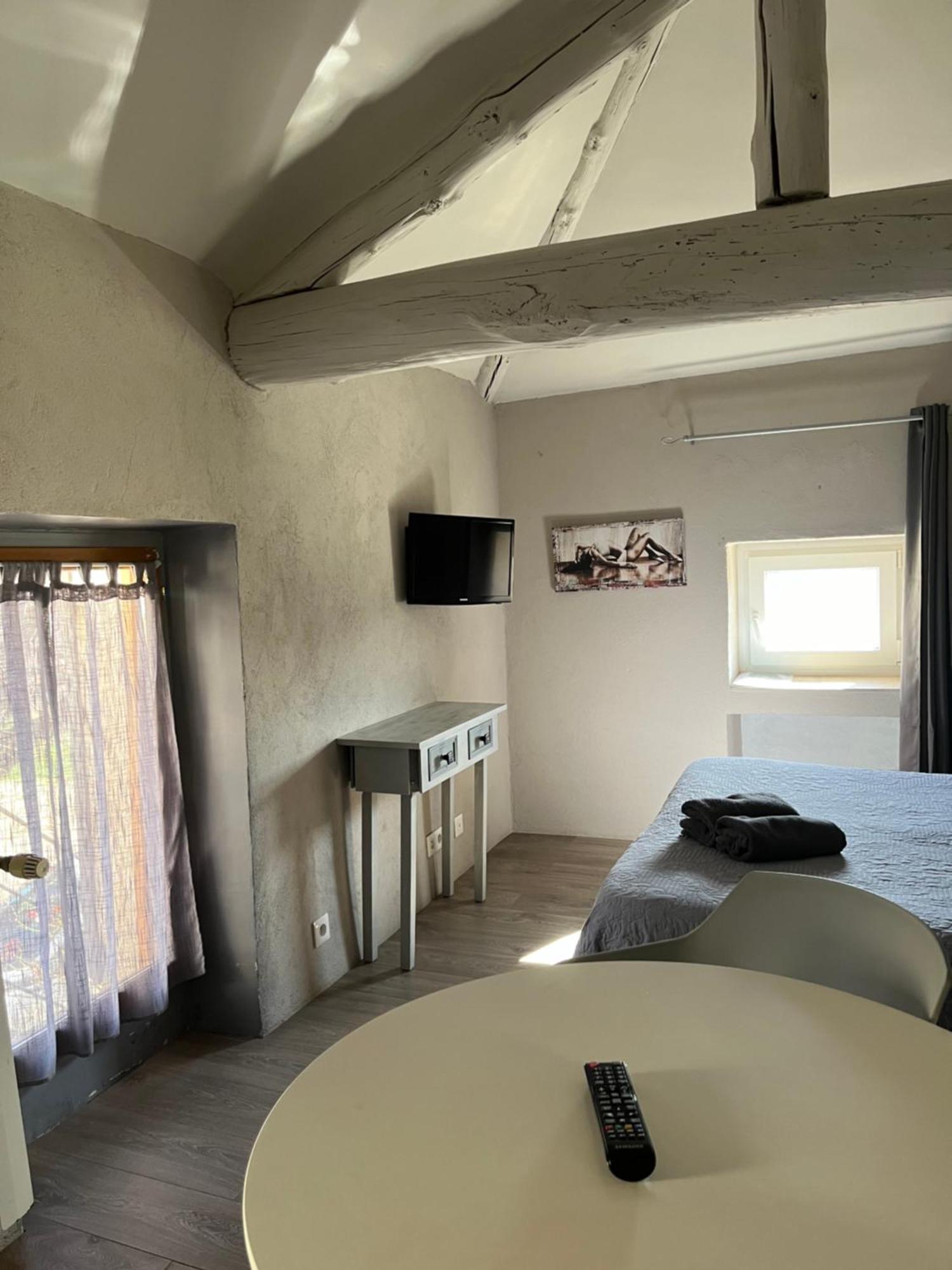 Petit studio Le Pigeonnier Puyvert Extérieur photo