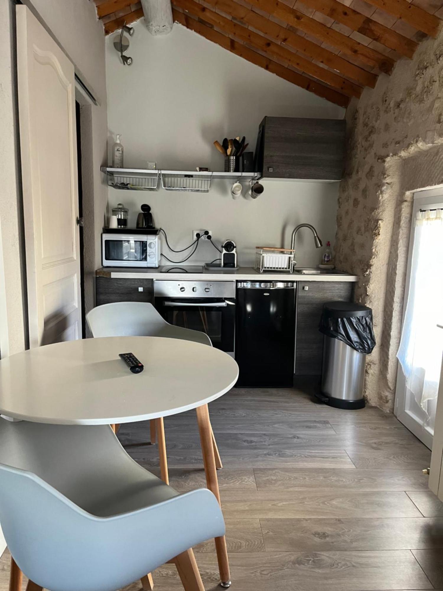 Petit studio Le Pigeonnier Puyvert Extérieur photo